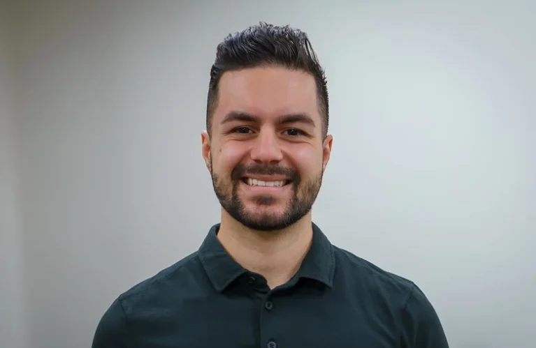 Michael Porreca providing personalized physiotherapy treatment in Oakville for optimal recovery and health.