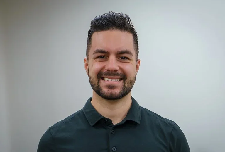 Michael Porreca providing personalized physiotherapy treatment in Oakville for optimal recovery and health.