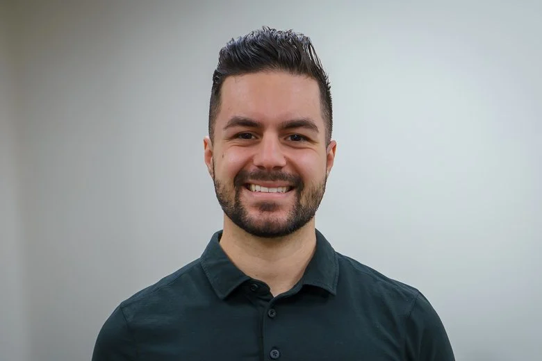 Michael Porreca providing personalized physiotherapy treatment in Oakville for optimal recovery and health.