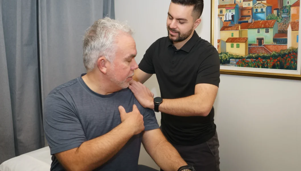 Physiotherapy session for back pain in Oakville Physiotherapy session for back pain in Oakville
